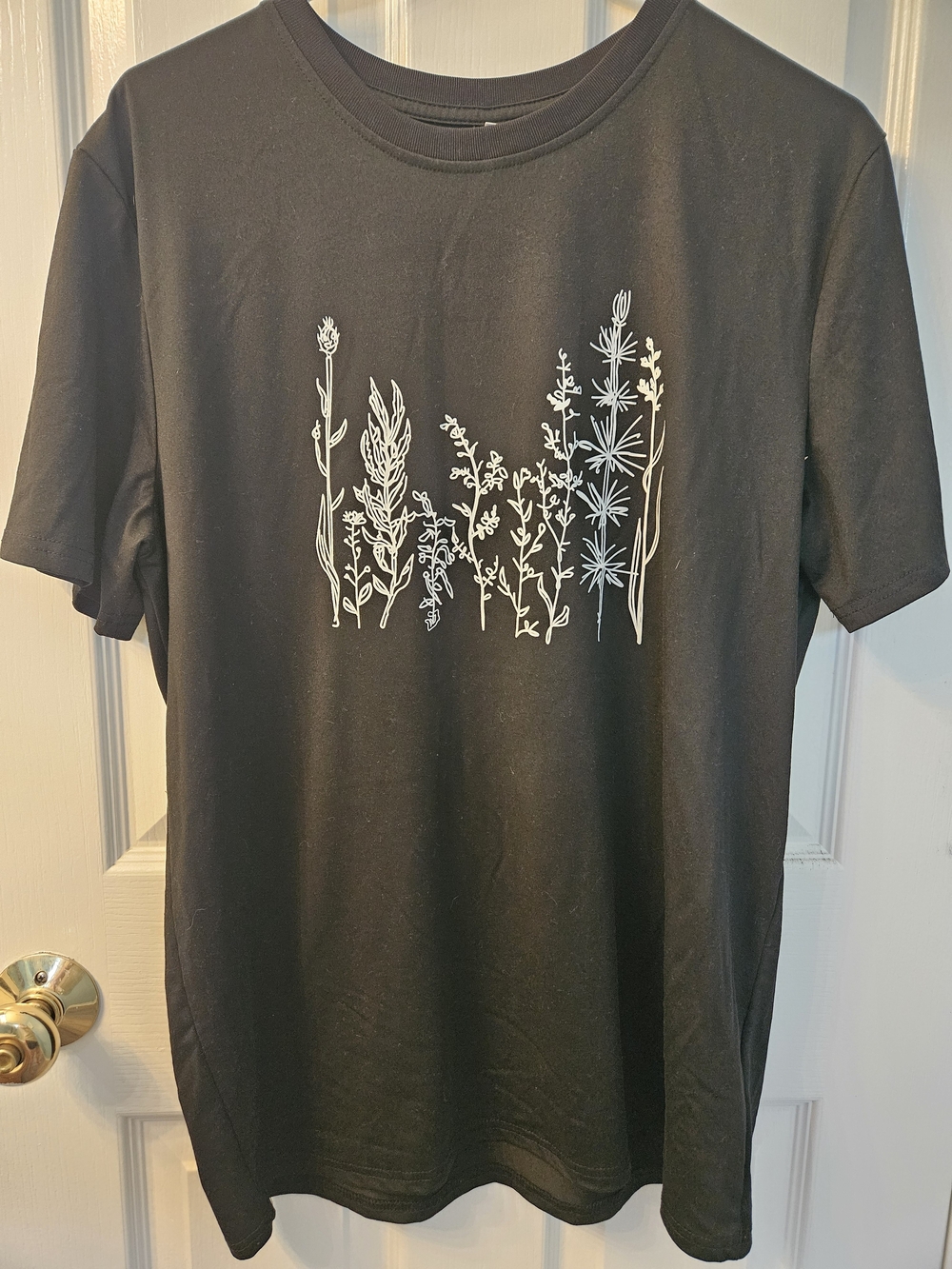 🎉 4 Items/$15 🎉 Women's Black Floral Line Art Tee